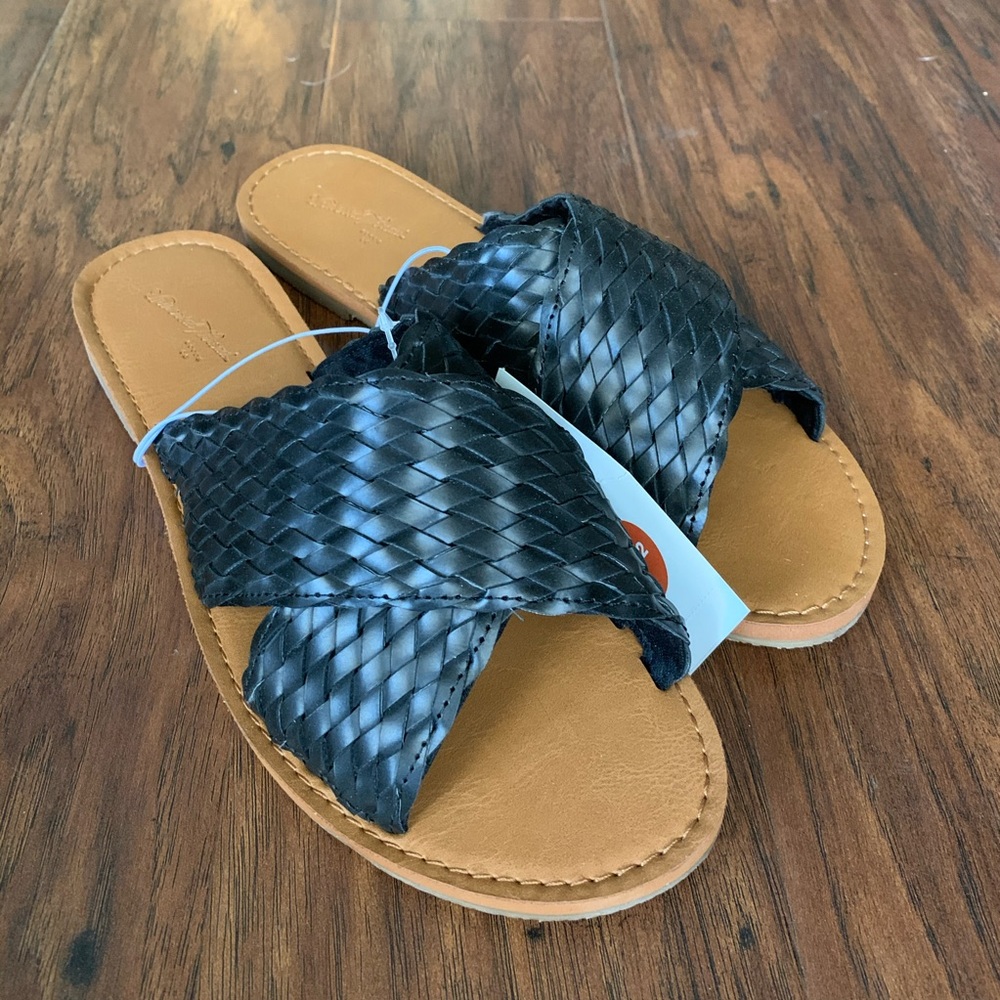 Universal Thread Sandals